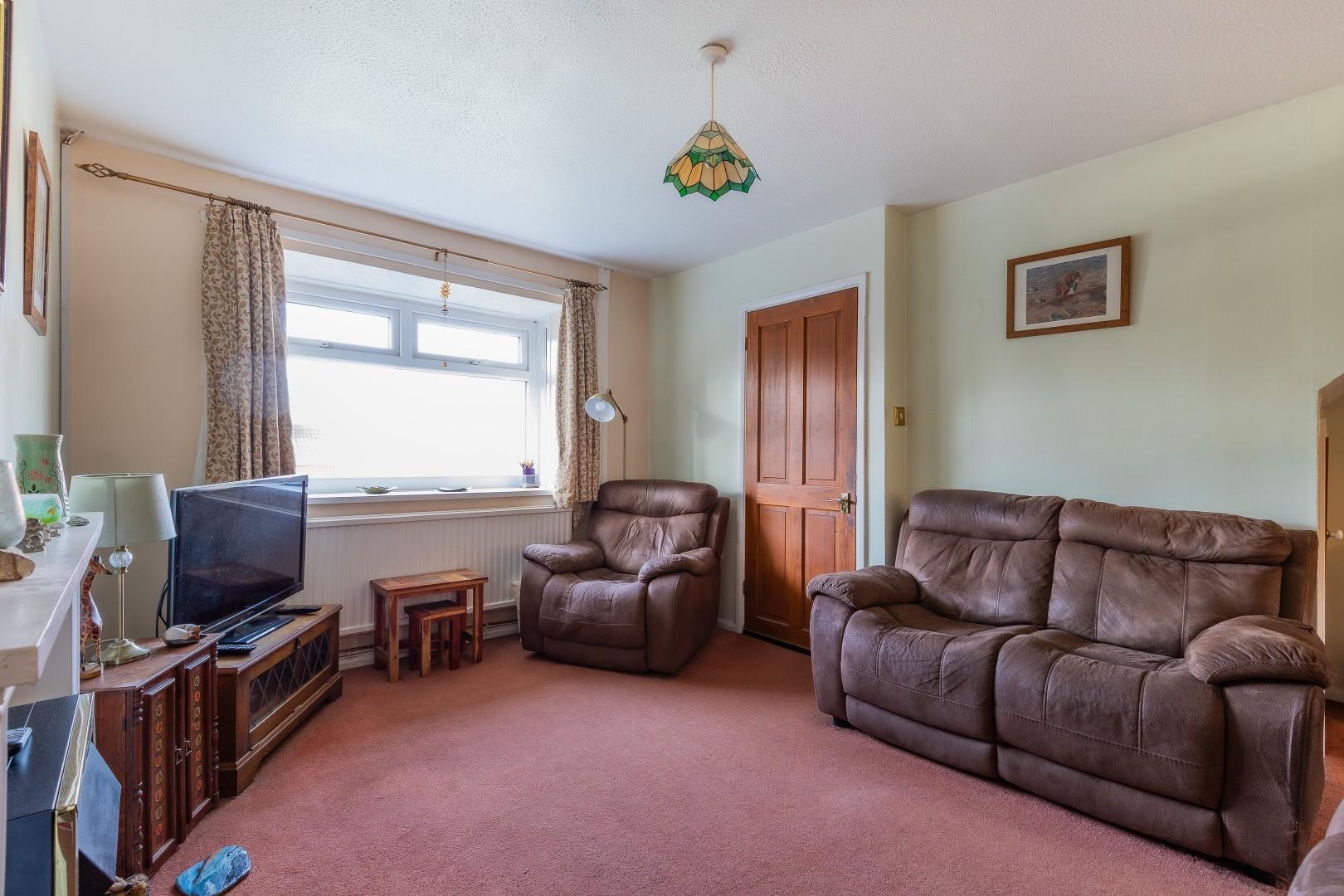 Cwm-Dylan Close, Rhiwderin, — photograph 3
